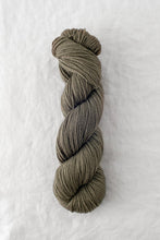 Load image into Gallery viewer, quince&amp;co. Finch
