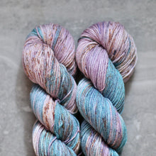 Load image into Gallery viewer, Madelinetosh Wool + Cotton
