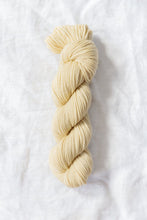 Load image into Gallery viewer, quince&amp;co. Lark
