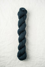 Load image into Gallery viewer, quince&amp;co. Piper
